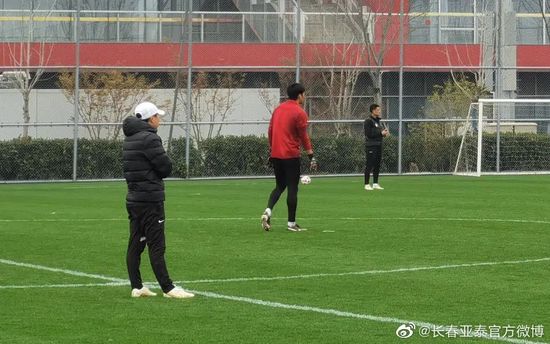 美国暴风雪之后近日，《阿丽塔：战斗天使》制片人乔恩·兰道在采访中透露：跟《阿丽塔》导演罗伯特·罗德里格兹讨论过拍续集的事，但目前还无定论